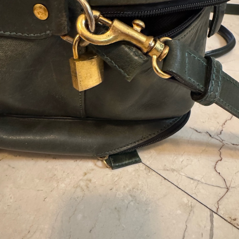 Elegant Olive Green Leather Duffel Bag made in Italy - Picture 5 of 8